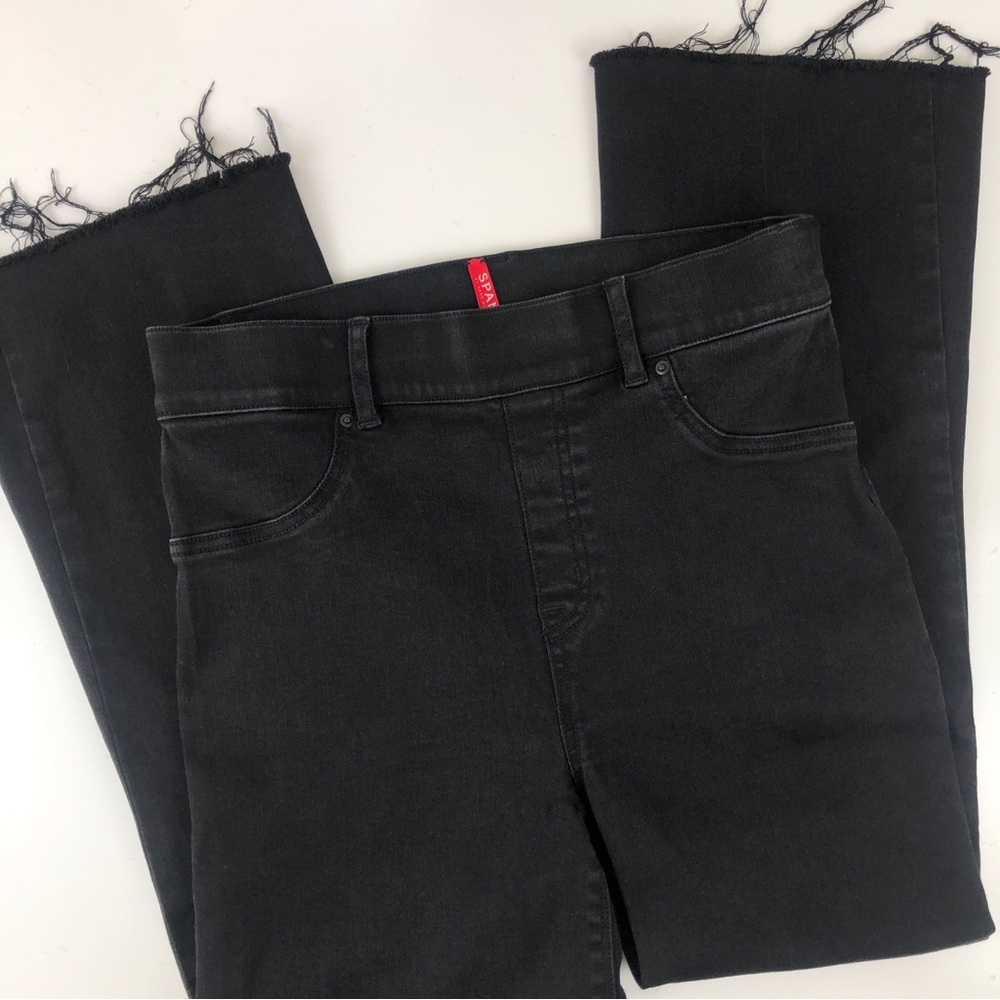 Spanx Flare Crop‎ Pull On Jeans Black Size M Stretch Denim Raw Hem